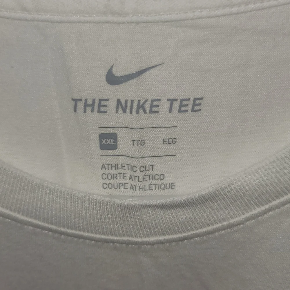 Nike - Picture 3 of 3